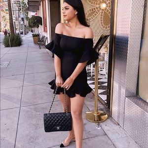 Little balck dress with ruffle sleeves